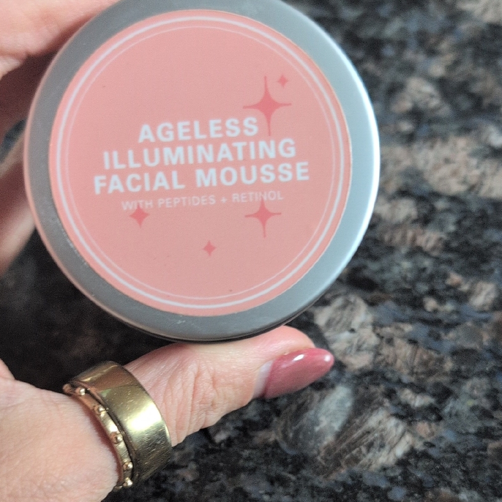 Full Moon Dip Facial Mousse - Iridescent Pink - Picture 2 of 2